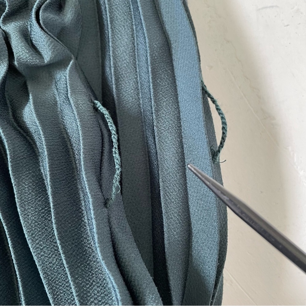 Keepsake Off The Shoulder Dress Pleats Mini  Dress Bottle Green Size M - Picture 10 of 10